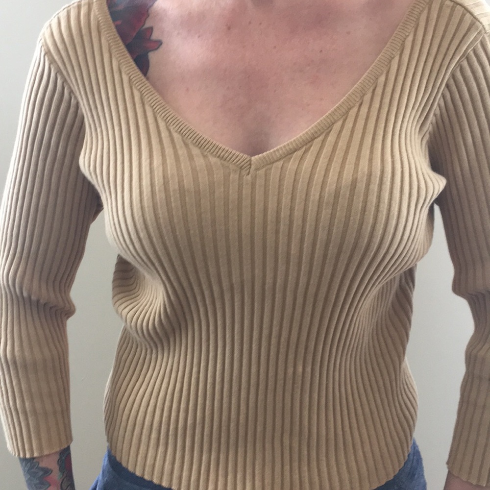 Large forearmed lengthened sweater